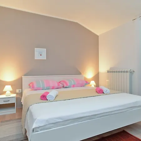 Olivera 1726 Apartment
