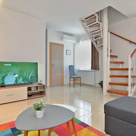 Olivera 1726 Apartment